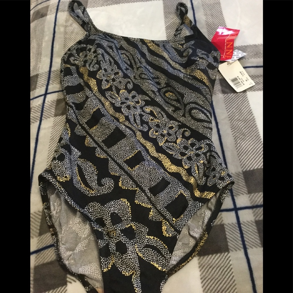 Nwt one piece swimsuit.